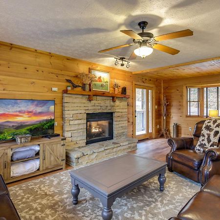הוילה Pet-Friendly Gatlinburg Retreat With Hot Tub! מראה חיצוני תמונה