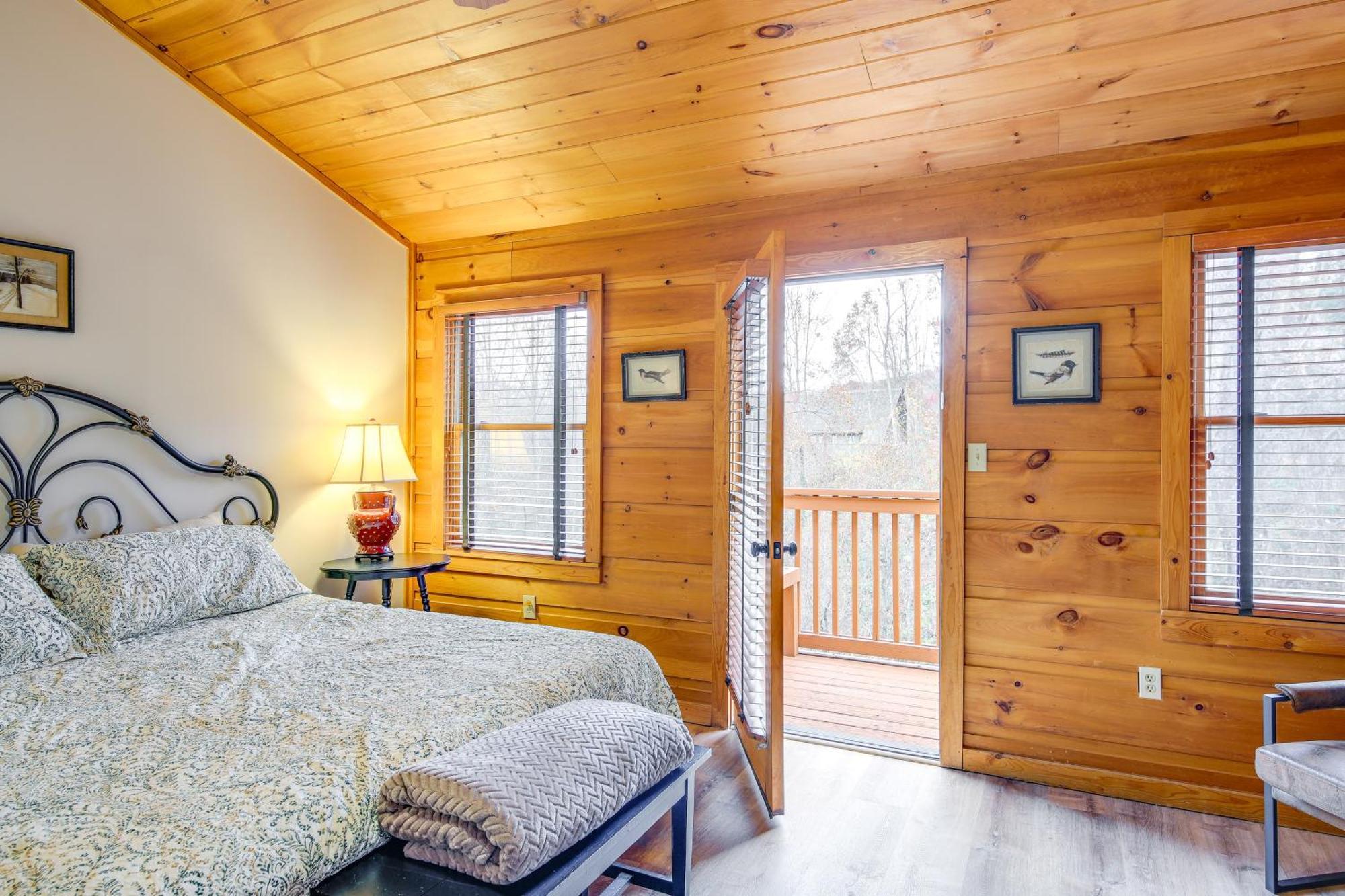הוילה Pet-Friendly Gatlinburg Retreat With Hot Tub! מראה חיצוני תמונה