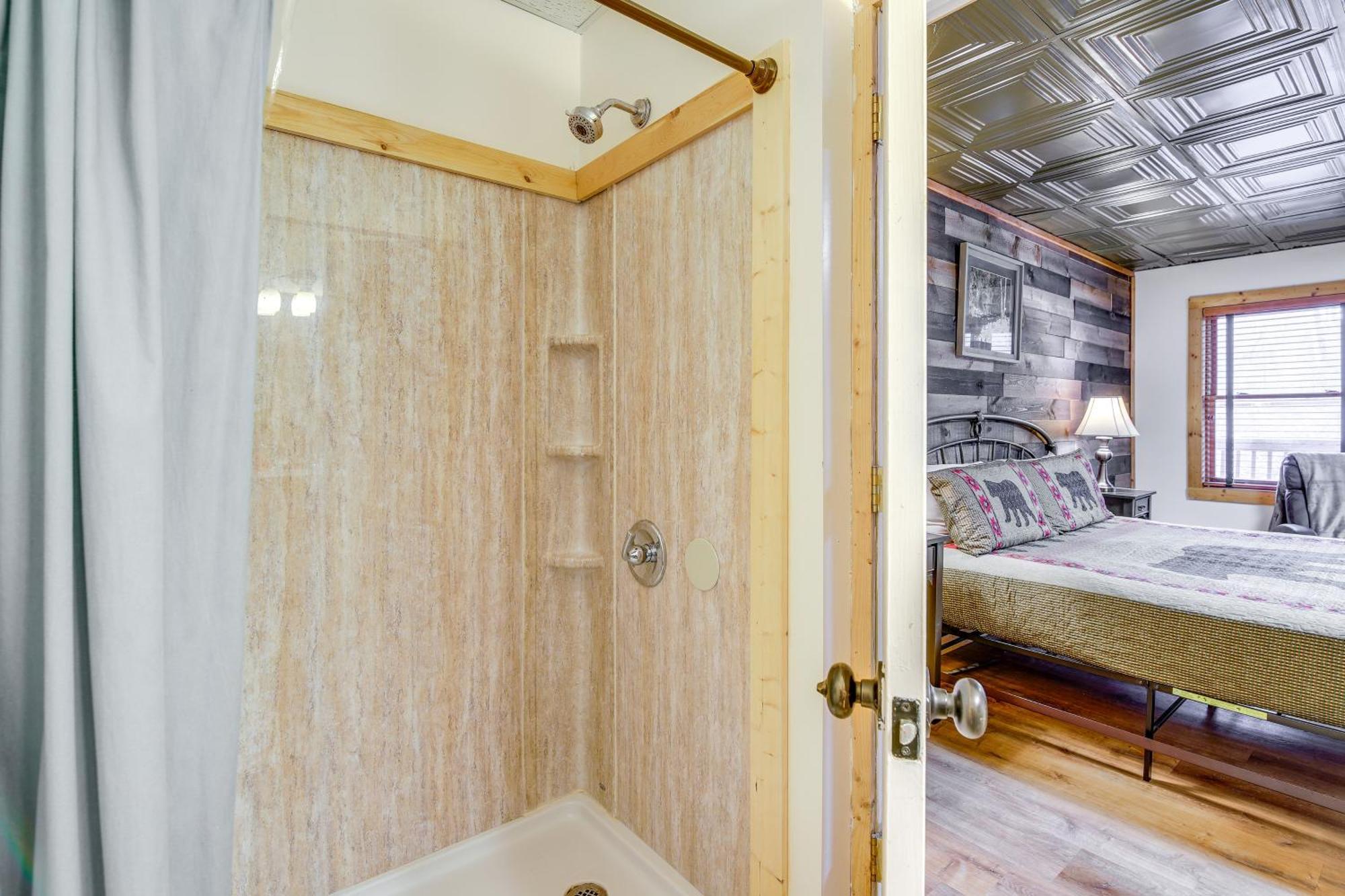 הוילה Pet-Friendly Gatlinburg Retreat With Hot Tub! מראה חיצוני תמונה