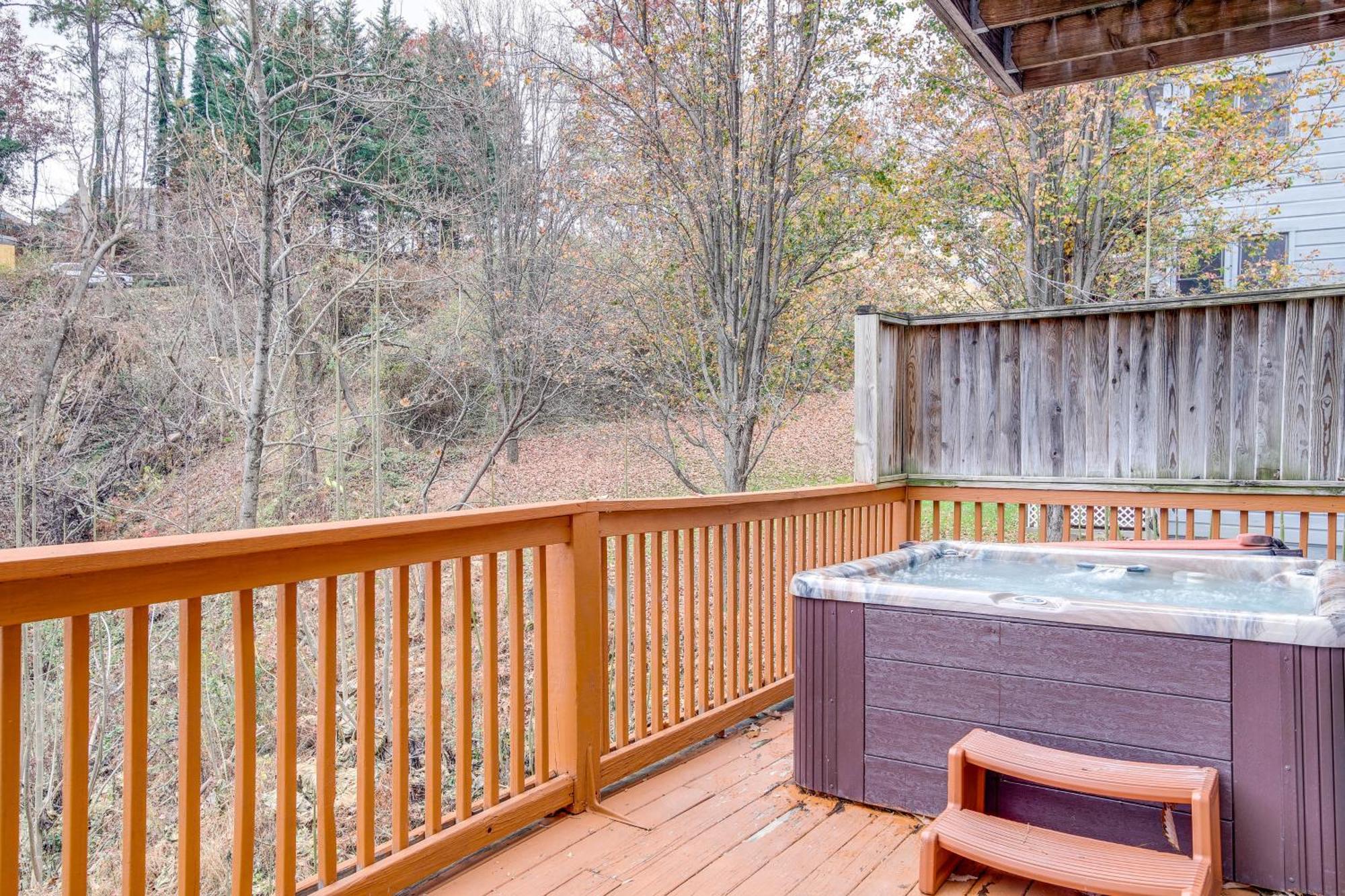 הוילה Pet-Friendly Gatlinburg Retreat With Hot Tub! מראה חיצוני תמונה