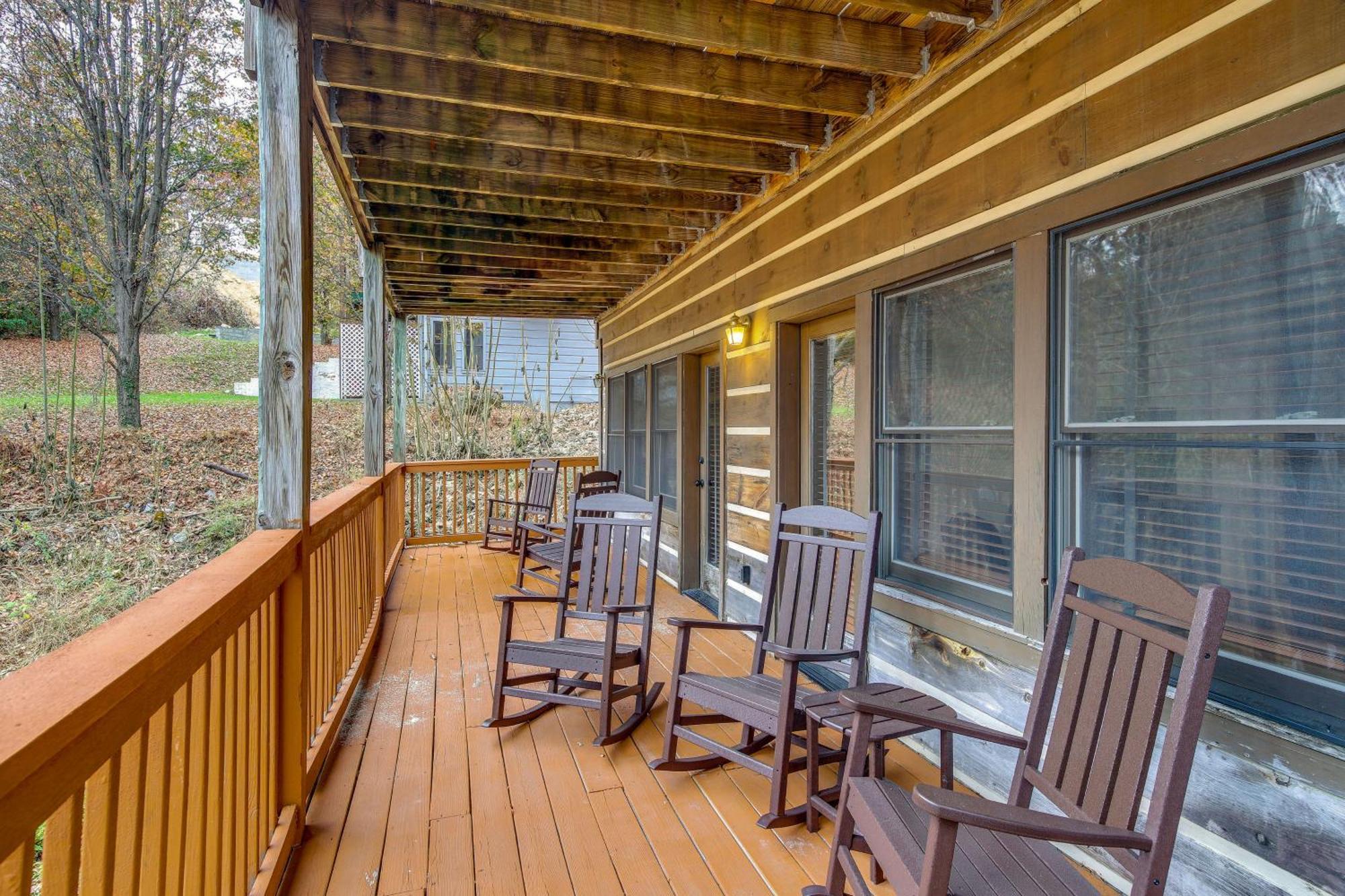 הוילה Pet-Friendly Gatlinburg Retreat With Hot Tub! מראה חיצוני תמונה