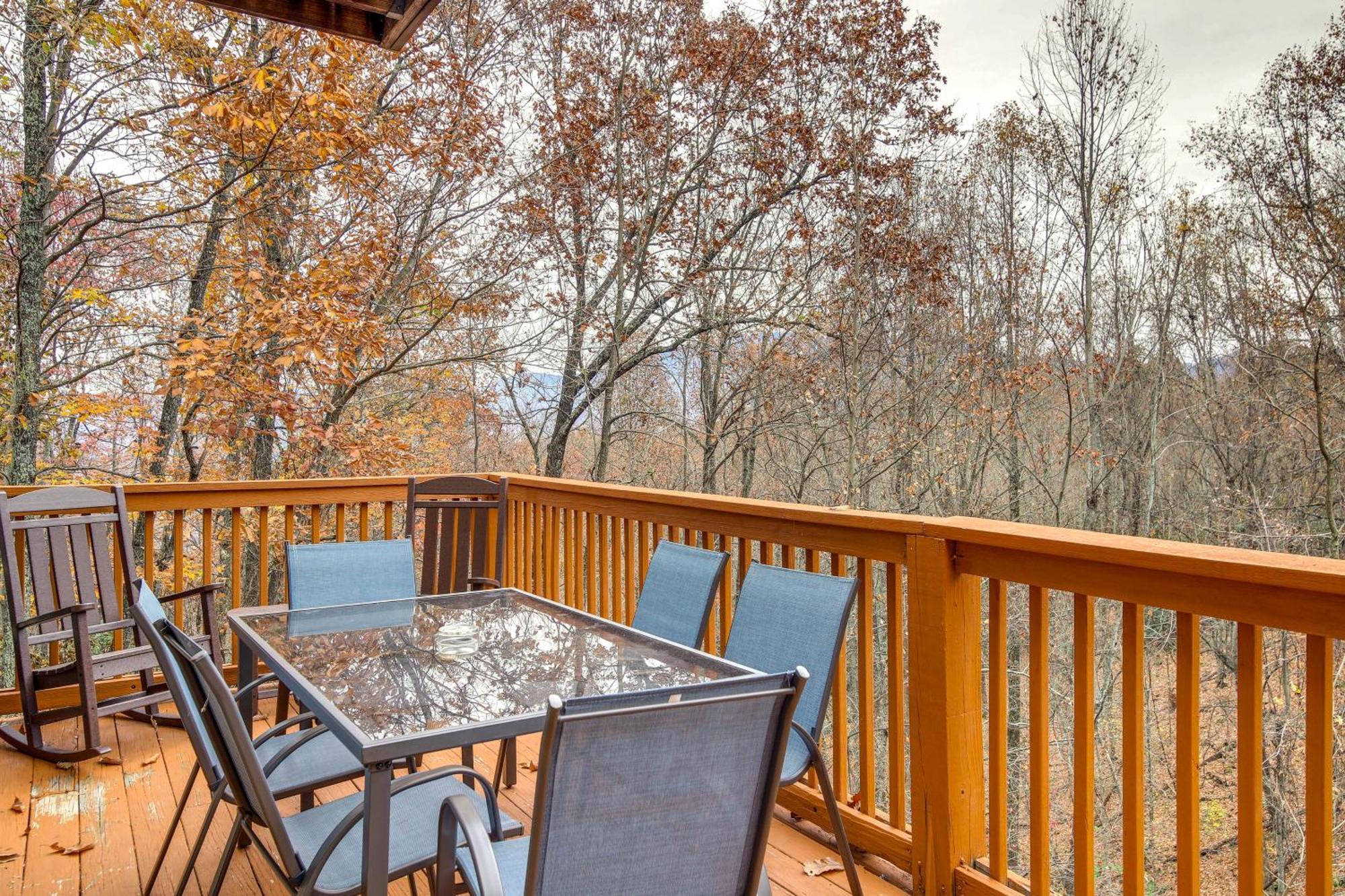 הוילה Pet-Friendly Gatlinburg Retreat With Hot Tub! מראה חיצוני תמונה
